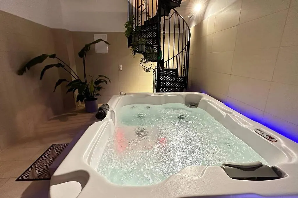 African Paradise With Jacuzzi & Sauna Vienna 0*,  Austria