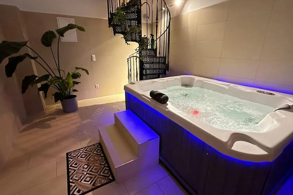 African Paradise With Jacuzzi & Sauna Vienna Apartment