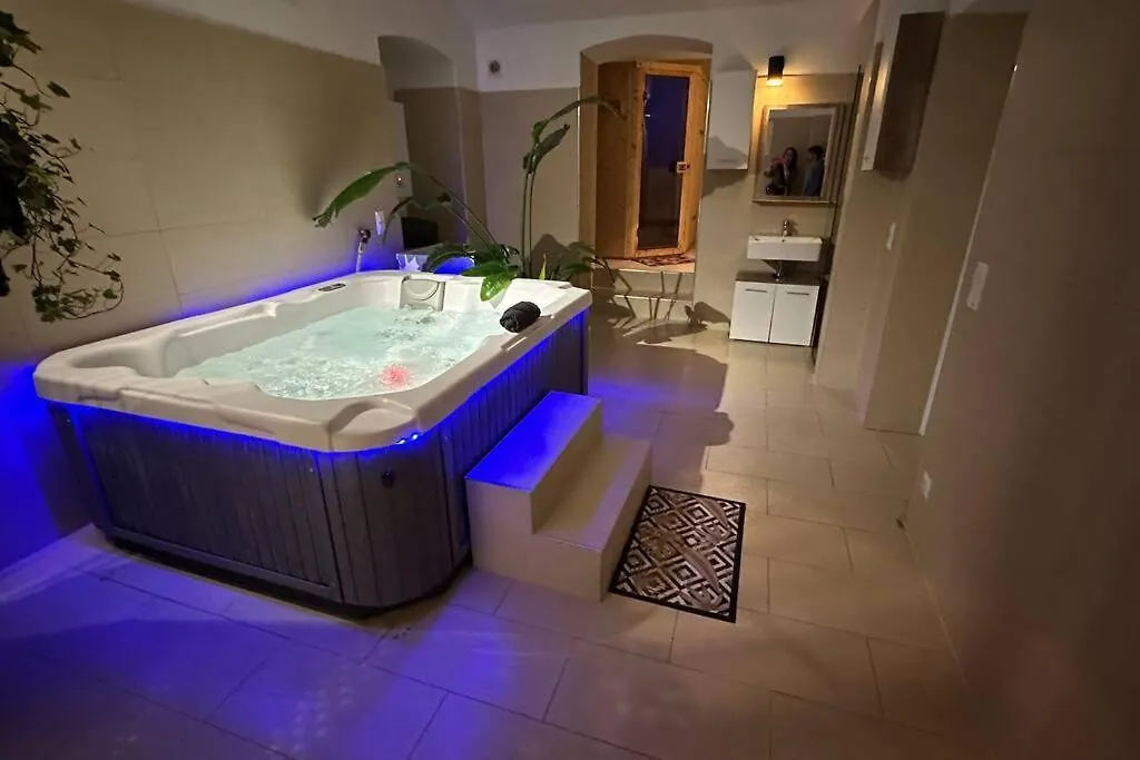 African Paradise With Jacuzzi & Sauna Vienna 0*,  Austria