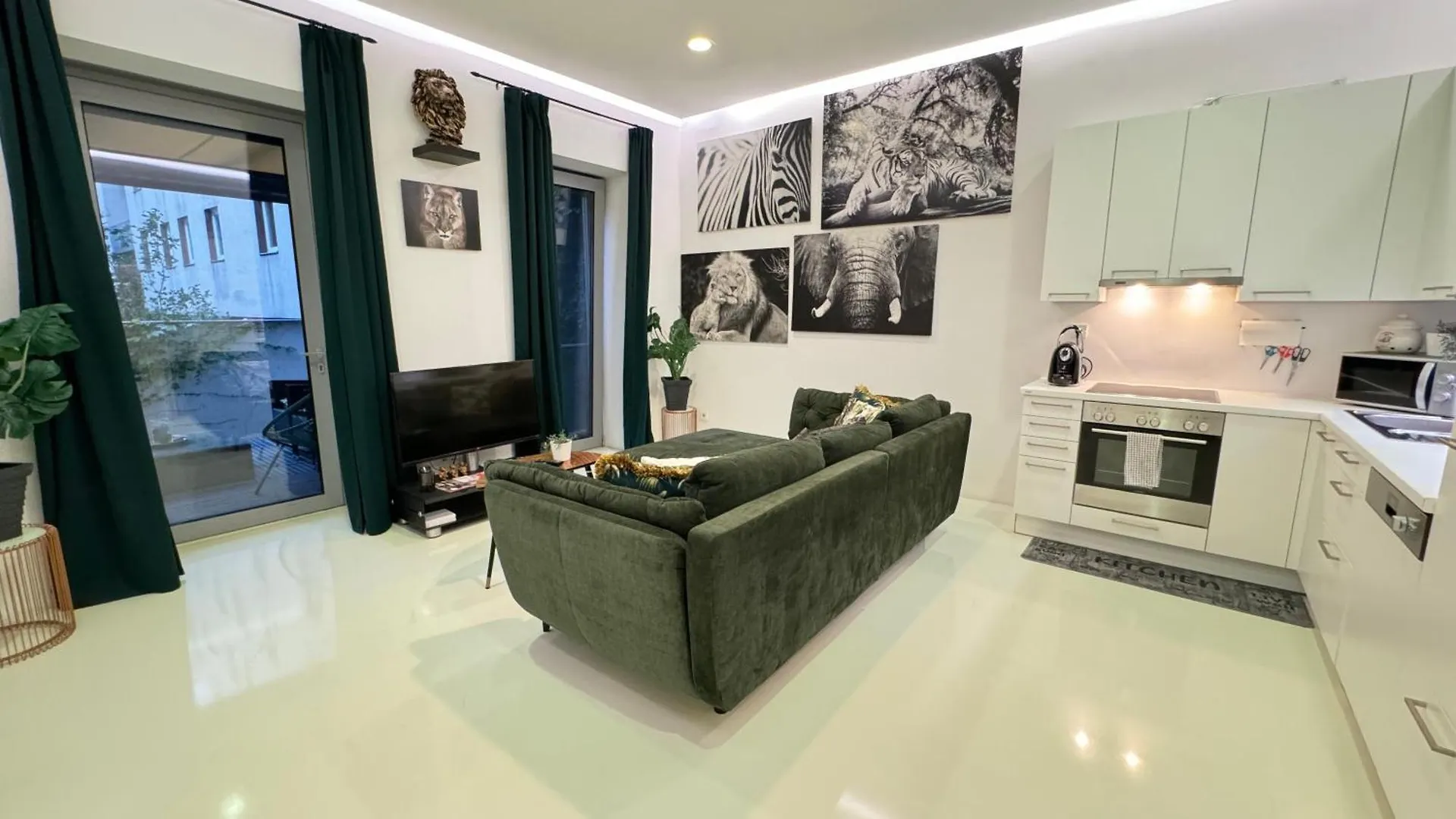 African Paradise With Jacuzzi & Sauna Vienna Apartment