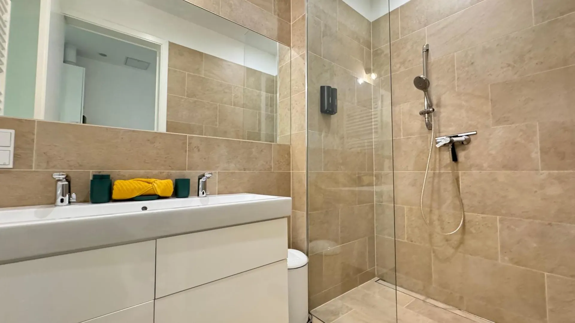 African Paradise With Jacuzzi & Sauna Vienna Austria